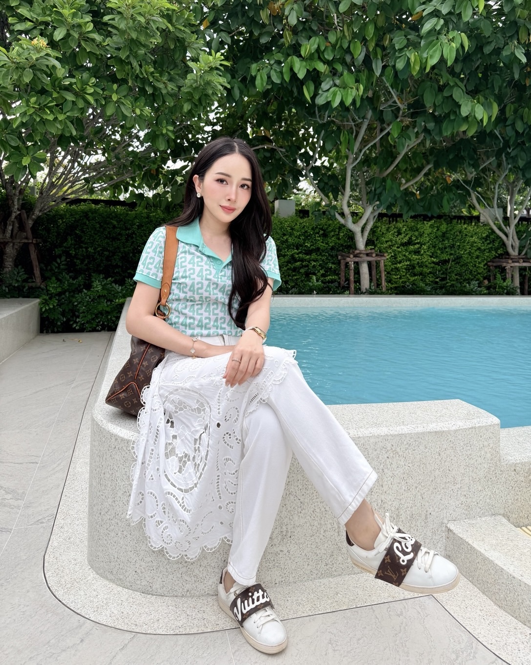 เสื้อโปโลหญิง เลข 24 - รูปใส่จริงด้านหลัง