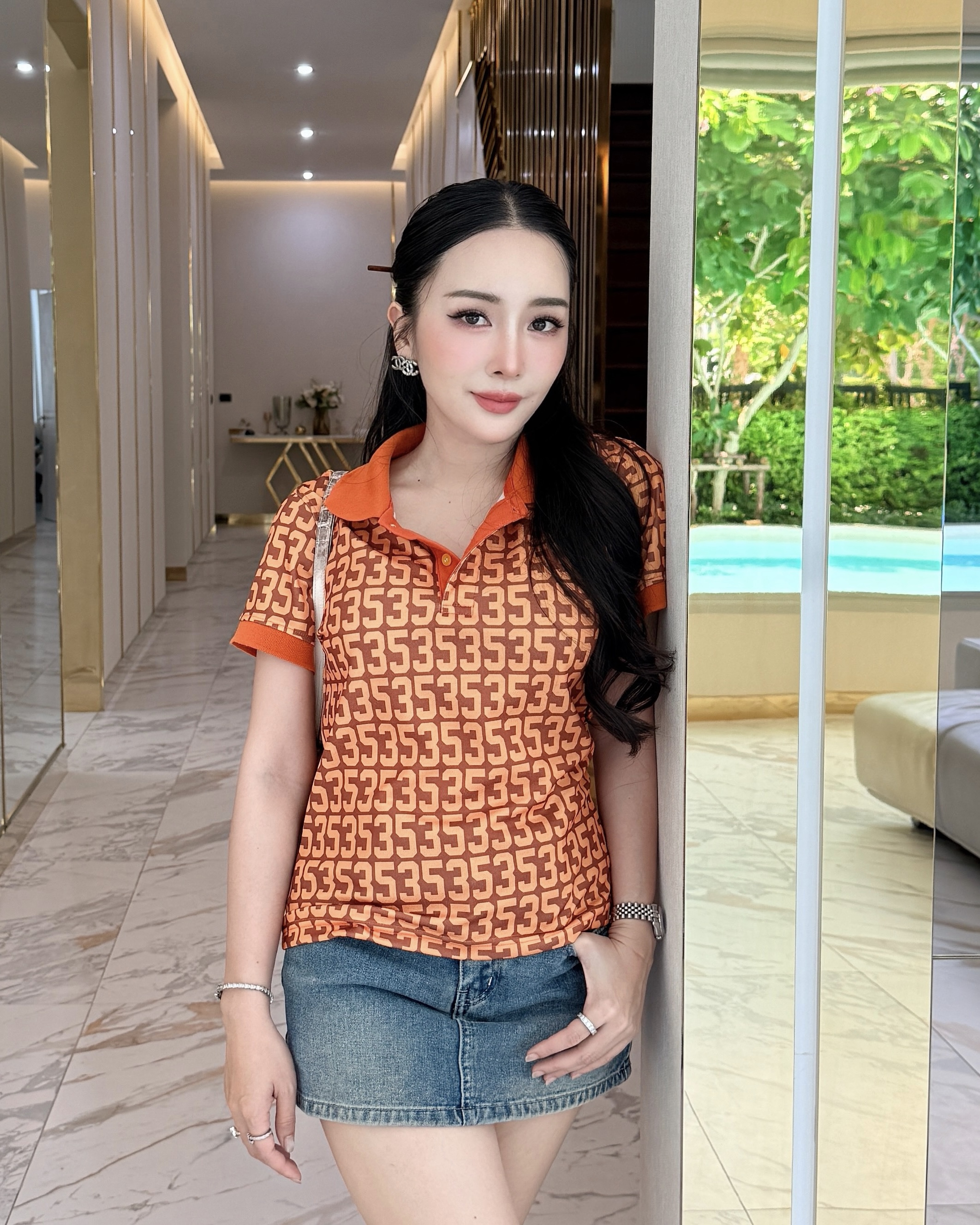 เสื้อโปโลหญิง เลข 35 - รูปใส่จริงด้านหน้า