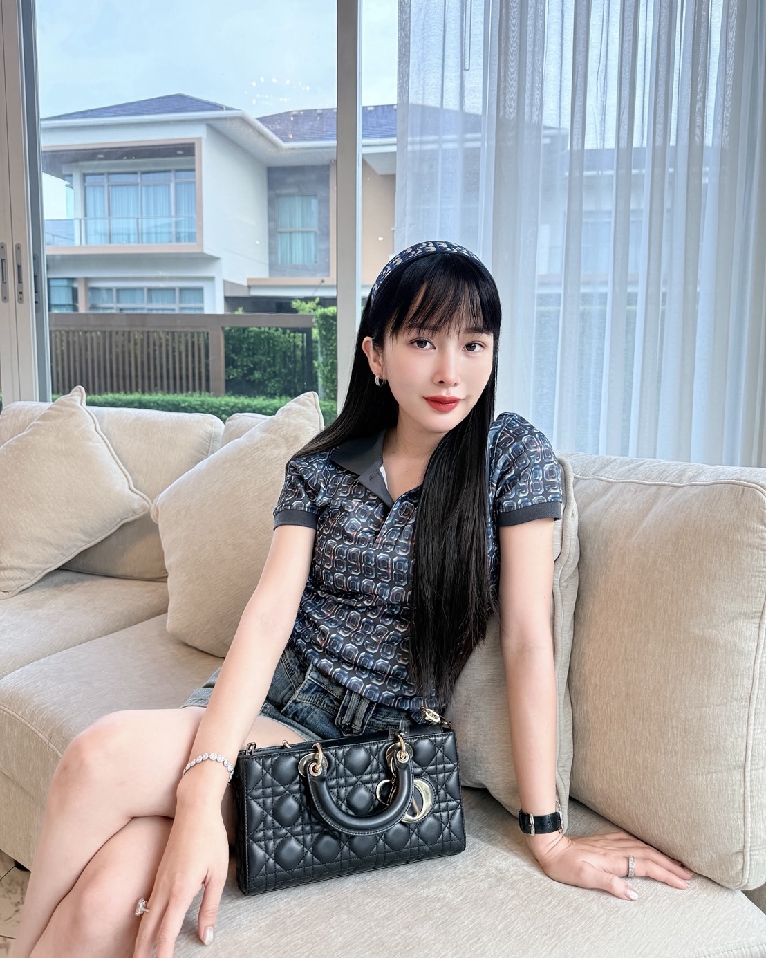 เสื้อโปโลหญิง เลข 98 - รูปใส่จริงด้านหลัง
