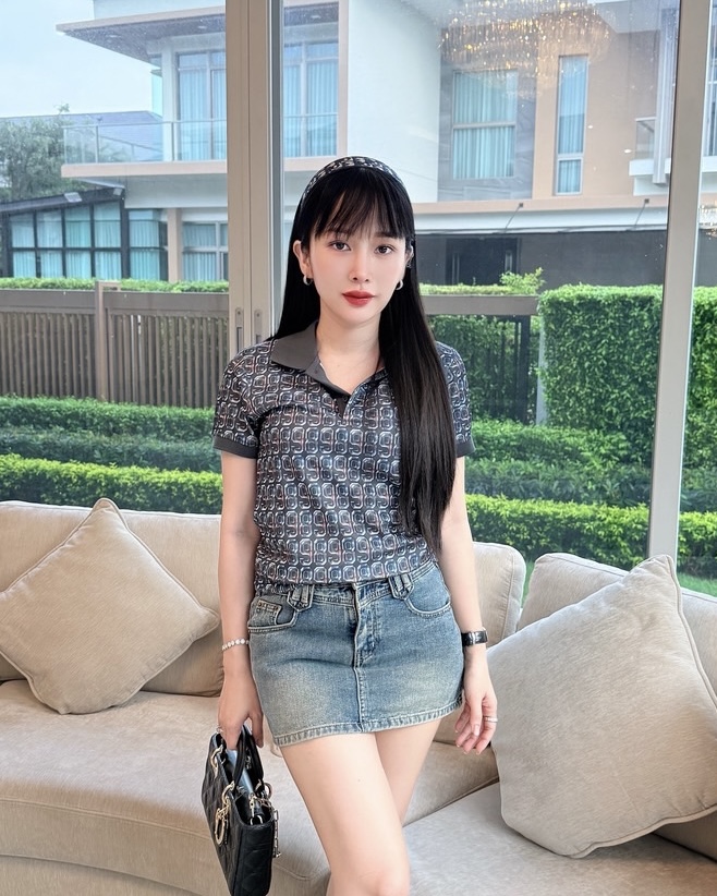 เสื้อโปโลหญิง เลข 98 - รูปใส่จริงด้านหน้า